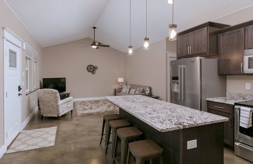 Wasilla Cottage | Stoneridge Place Cottage #2 - Vacation or Executive Retreat 2BR 2BA Garage!