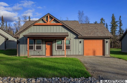Wasilla Cottage | Stoneridge Place Cottage #2 - Vacation or Executive Retreat 2BR 2BA Garage!