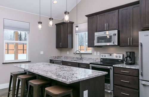 Wasilla Cottage | Stoneridge Place Cottage #4 - Vacation or Executive Retreat 1Br 1Ba Garage!