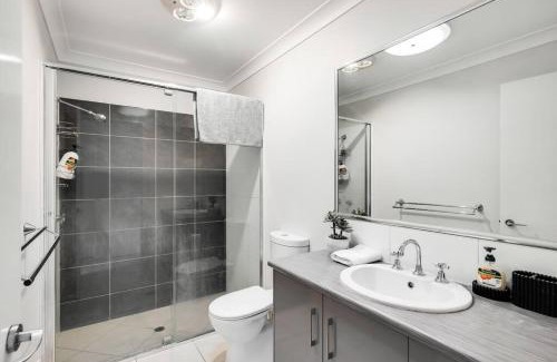 East Toowoomba Apartment | Stones throw to Grammar, Queens Park & CDB!