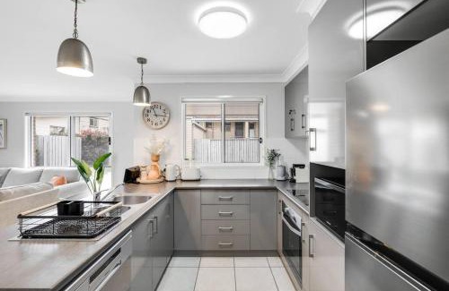 East Toowoomba Apartment | Stones throw to Grammar, Queens Park & CDB!