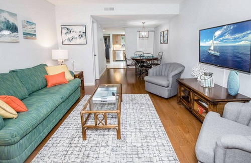 Folly Field Condo | Stone’s Throw Villas | Pool & Alfresco Dining | 5-Minute Walk to Beach