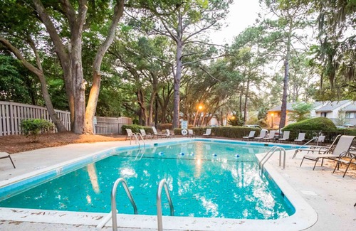 Folly Field Condo | Stone’s Throw Villas | Pool & Alfresco Dining | 5-Minute Walk to Beach