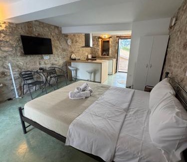 North Kynouria Apartment | Stoneview Apartments