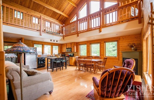 Eagles Mere House | "Stonewall Cabin" is a secluded home with a private pond in Eagles Mere