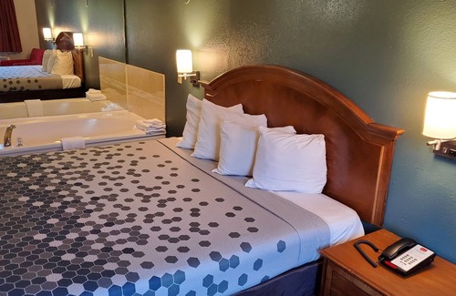 Smithfield Hotel | Stonewood Inn & Suites Carrollton - Smithfield