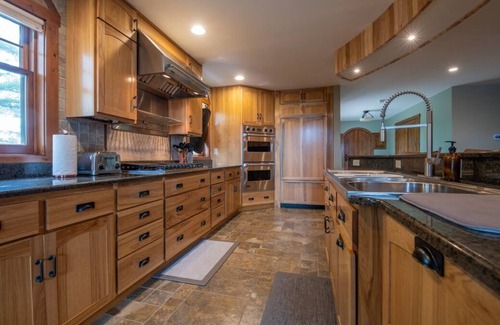 Three Lakes Cottage | Stony Crest Cabin - On Lakefront - Large Family-Sized Cabin w/ Games and Theater