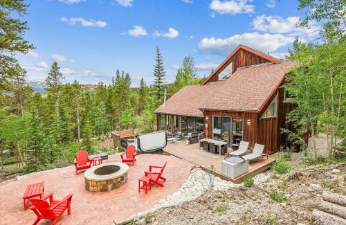 Dunkin Hill House | Stormbunker Paradise home