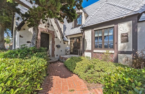 Crown Point House | Storybook Beach House 2 blocks from the Beach or Mission Bay with Pool & Hot tub