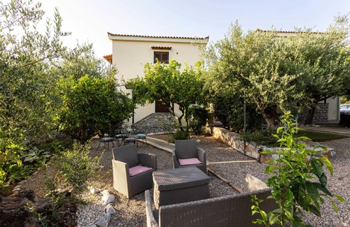 Lefktro Apartment | Stoupa Secret Haven - Spitiko Garden Hideaway