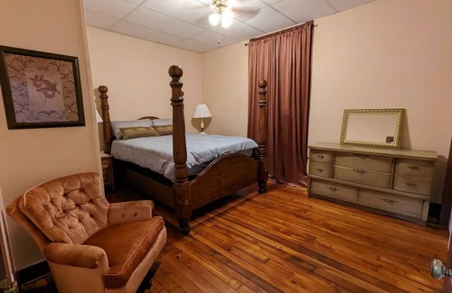 Warren Apartment | Stowaway Suites on the Avenue: Mt Laurel Suite