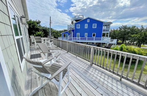 Ocracoke House | Stranded On Purpose "Bluebird Day Too": Spacious dog friendly with a pool table