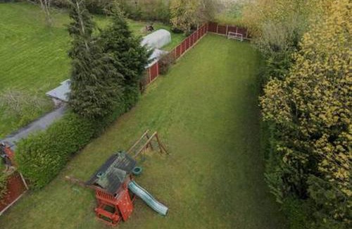 Wixford House | Stratford 4 BR Family Mansion with Pool, Gym BBQ