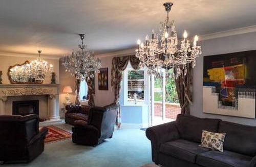 Wixford House | Stratford 4 BR Family Mansion with Pool, Gym BBQ