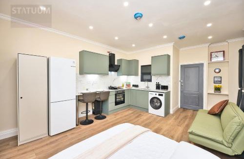 Stratford and New Town Apartment | Stratford, London E15 - modern Studio for 3