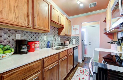 Central Oklahoma City Apartment | Strawberry Lodge-adorable duplex in central NW OKC