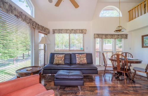 Big Bar Apartment | Strawhouse Resorts on the Beautiful Trinity River