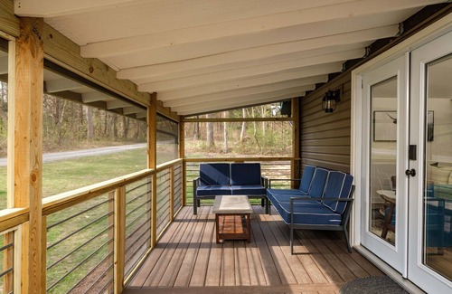 Shenandoah Cabin | Stream On: Hot tub, Firepit, Bocce Ball, Horse Shoes, Outdoor Ping Pong Table