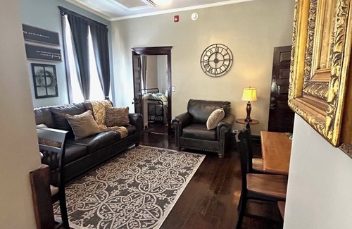 Freeman Apartment | Street Fair is a Charming 3-bedroom apartment in beautiful Bramwell WV