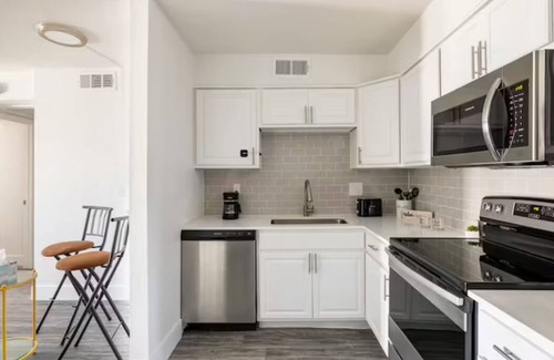 Alegre Community Apartment | Striking 2 Bedroom With Pool in Tempe - 10 min from PHX sky harbor