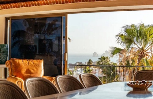 Cabo Bello Villa | Striking Ocean View with huge Pool - walk to Beach