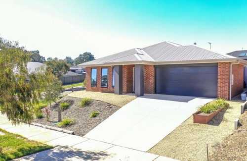 Mansfield House | Stringybark - Fantastic Family Accommodation