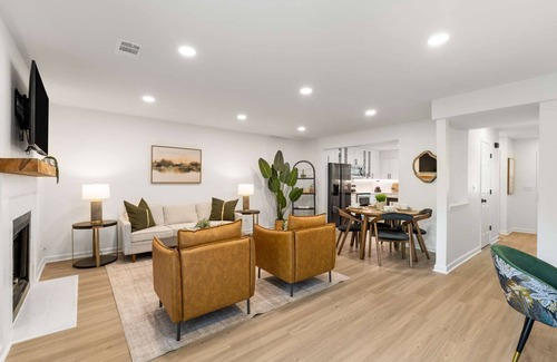 Alpharetta House | Stroll to Downtown Alpharetta & Avalon Shops