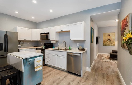 Colorado Springs House | Stroll to OCC ★ Spa-Like Shower ★ Clean ★ Comfy ★