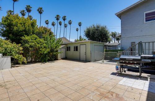 West Alameda House | Stroll to SF Bay Beaches! Cozy Home in Alameda