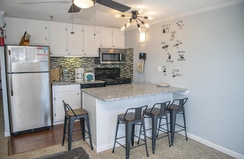 Snowshoe House | Stroll to Slopes, Village Area, Ski in-out MtLodge 269