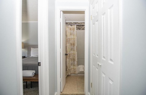 Snowshoe House | Stroll to Slopes, Village Area, Ski in-out MtLodge 269