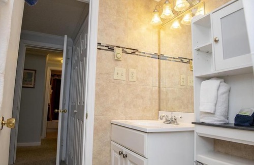Snowshoe Apartment | Stroll to Slopes, Village Area, Ski in-out MtLodge 151