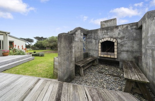Te Horo Beach House | Stroll to the Sea - Te Horo Beach Holiday House