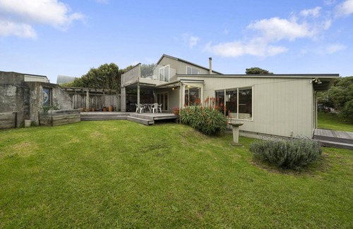 Te Horo Beach House | Stroll to the Sea - Te Horo Beach Holiday House