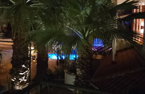 Schiavonea Bed & Breakfast | Structure in a relaxing garden with swimming pool