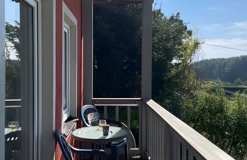 Klein Bollhagen Apartment | Studio Apartment 'Fewo Mohnrot - Fulgenhaus' with Balcony