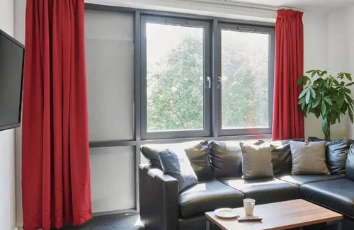 Coventry Apartment | Student Only - Nice Room near Upper Precinct Fountains