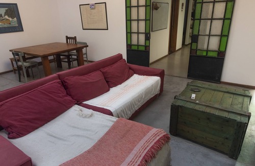 Tigre Bed & Breakfast | Studentenkamer in een Riant Huis in Tigre met Tuin en Zwembad