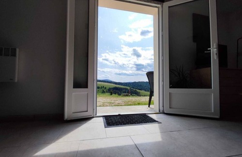 Saint-Etienne-de-Lugdares Apartment | Studio en Montagne Ardéchoise
