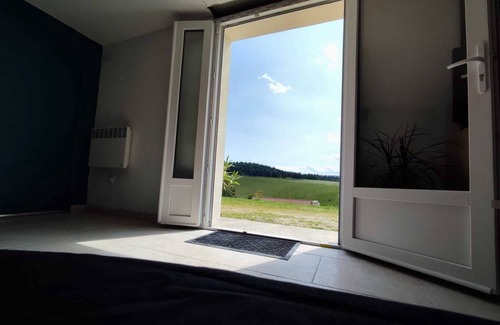 Saint-Etienne-de-Lugdares Apartment | Studio en Montagne Ardéchoise