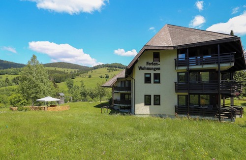 Bernau Apartment | Studio '1 with Balcony' with Shared Terrace, Shared Garden and Wi-Fi