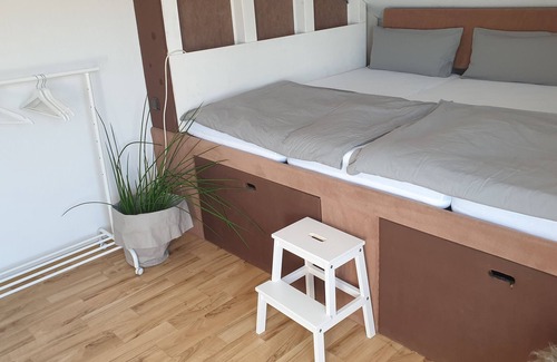 Neuffen Apartment | Studio 11 mit Riesengroßem Bett 2,70m