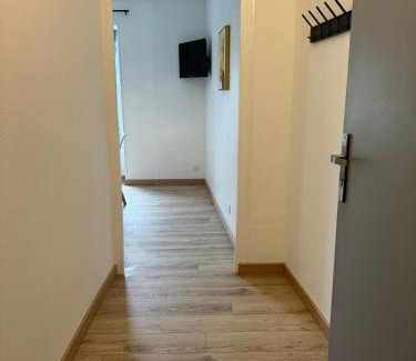 Mayenne Apartment | Studio 2ème étage - Centre-ville - Local vélos disponible