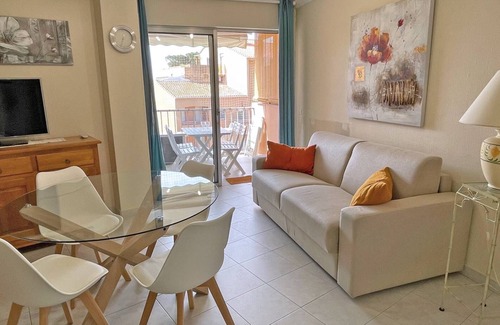 Sainte-Maxime City Centre Apartment | Studio 2/4 people - Sea view - Air conditioning - WiFi - Town centre and beach - Sainte-Maxime