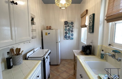 El Porto Apartment | Studio 2 blocks to Beach w/Parking - Close to LAX