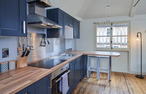 Norwich Apartment | Studio 2 - Central Location Sleeps 4
