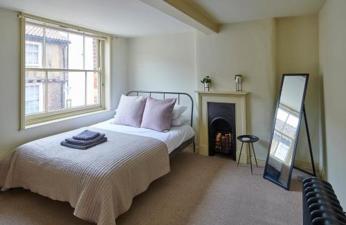 Norwich Apartment | Studio 2 - Central Location Sleeps 4