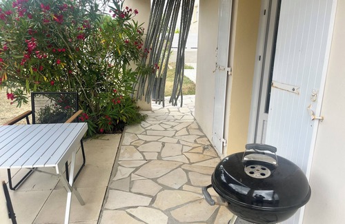 Challans Apartment | Studio 20 m² garden level