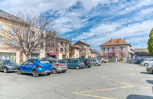 Arvillard Apartment | Studio '211' with Shared Pool, Shared Terrace and Wi-Fi