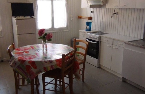 Dieppe Apartment | Studio 27m² for 2 with WIFI + garden + barbecue + shed for storing bicycles